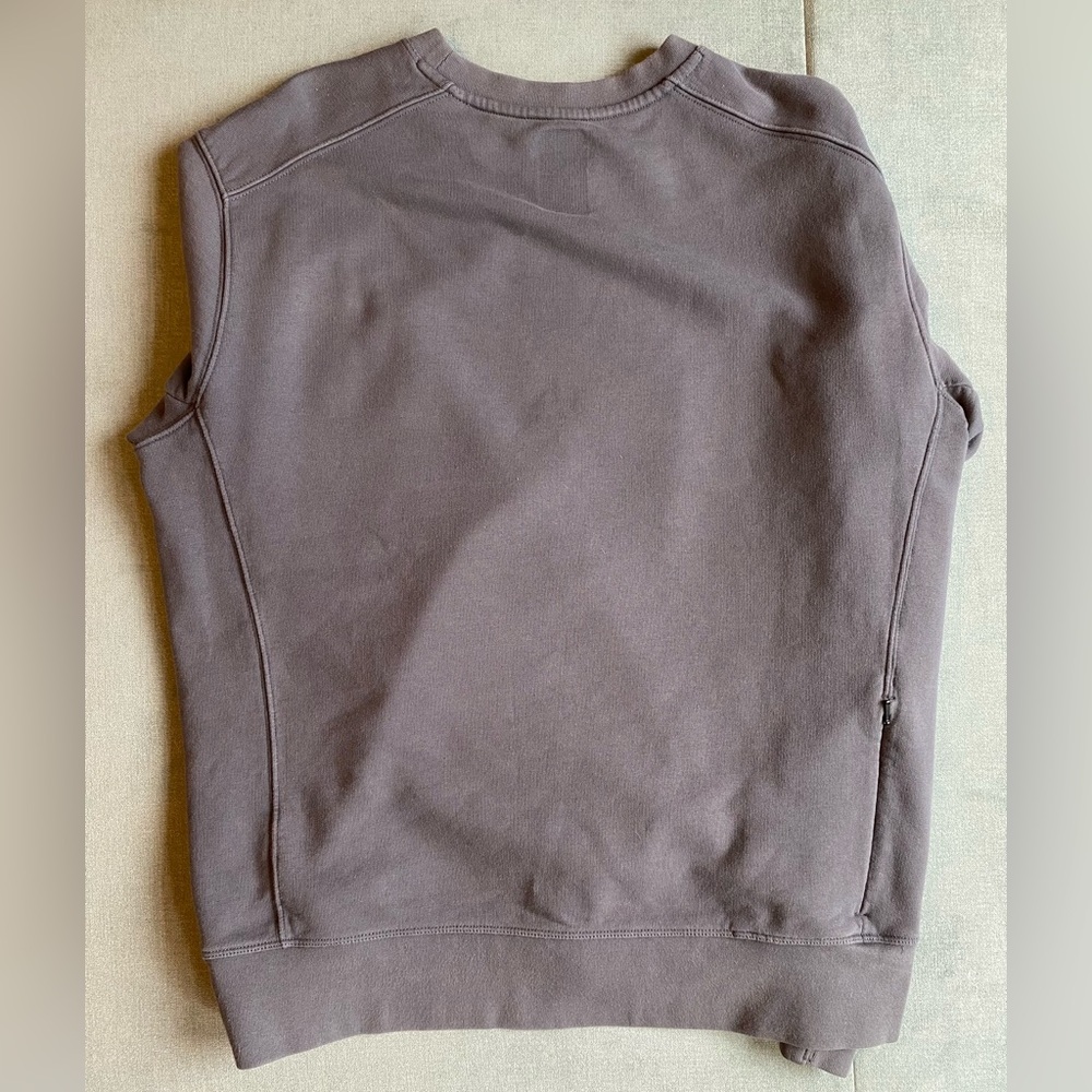 On Cloud Crew Neck Pullover Sweatshirt. Zipper Pocket.